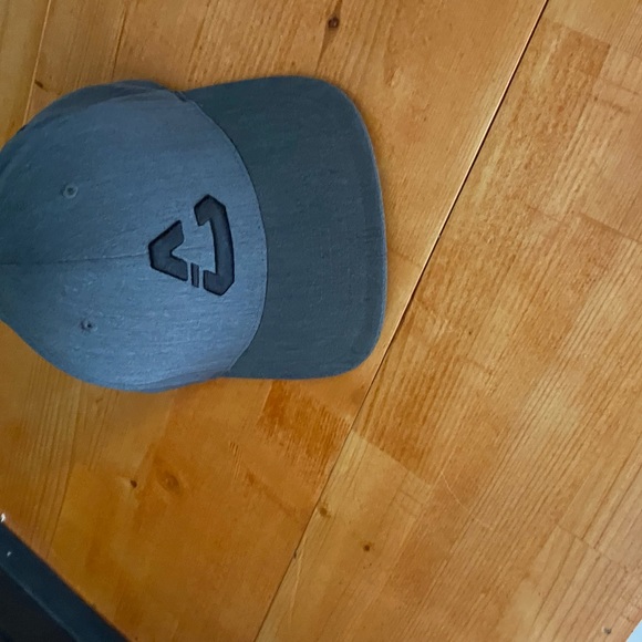 Travis mathew hats - Picture 14 of 14